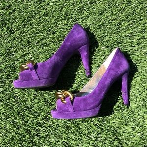 Purple Pump with Gold Chain